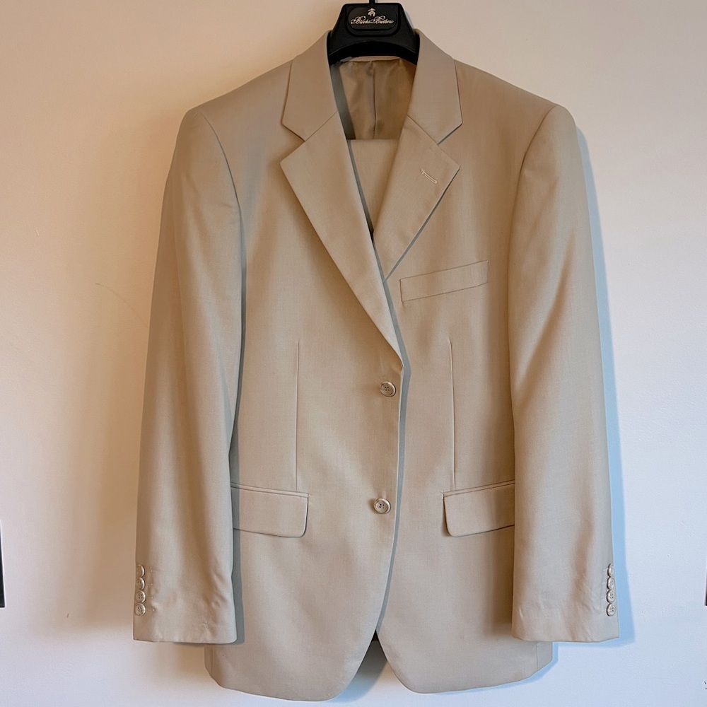 Danni Colby Light Tan Men's Suit with pants, 36S
Polyester